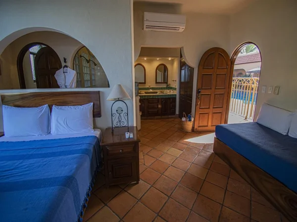 El Delfín - Image 17