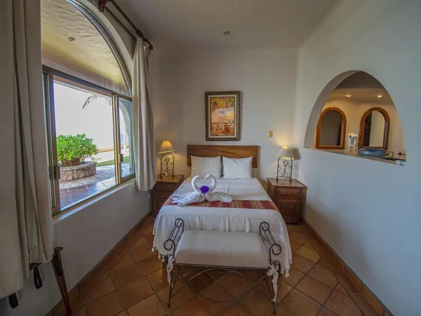 El Delfín - Image 30